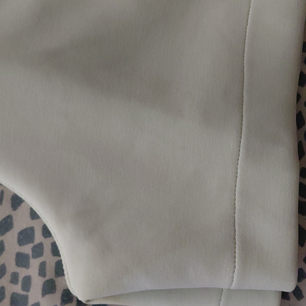 Lululemon Women's Softstreme HR Short 4" KOGR Size 6 - Picture 5 of 6